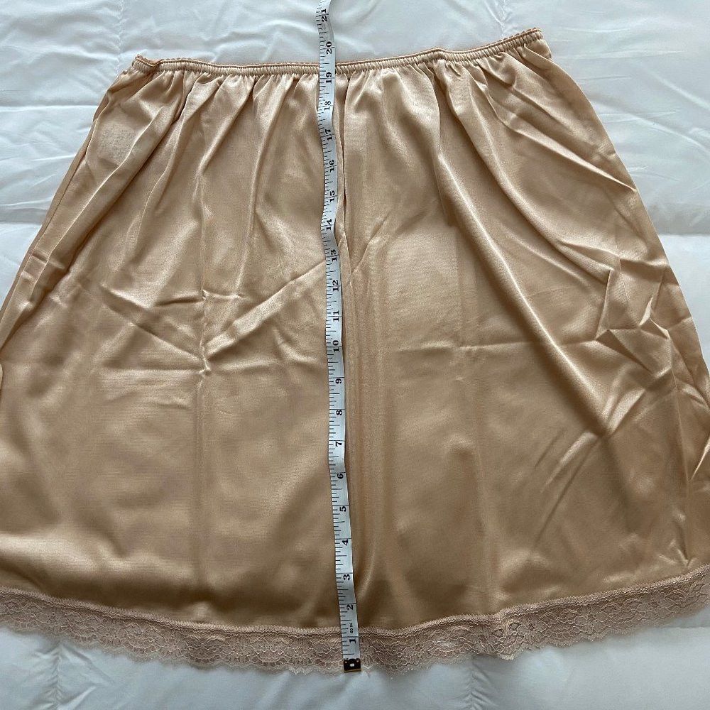 NWT - 19" SLIP - NUDE